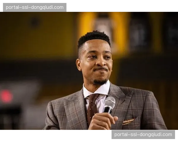 CJ McCollum专访:谈在鹈鹕的角色转变以及给年轻球队开拓者的建议 CJ McCollum专访:谈在鹈鹕的角色转变以及给年轻球队开拓者的建议